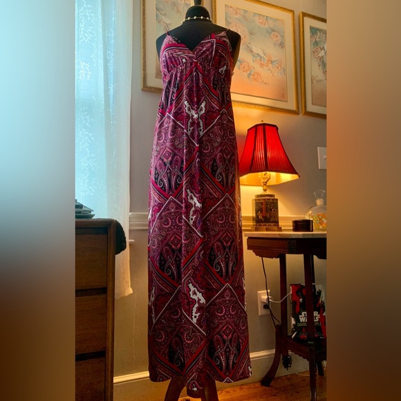 Wet Seal Paisley Women's Maxi Dress - Picture 2 of 9